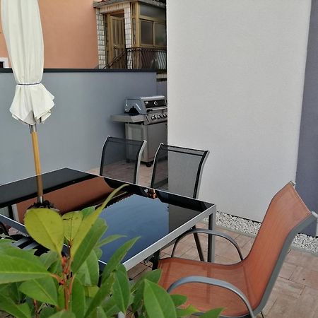 Punta Mary House With Apartment Umag Eksteriør billede
