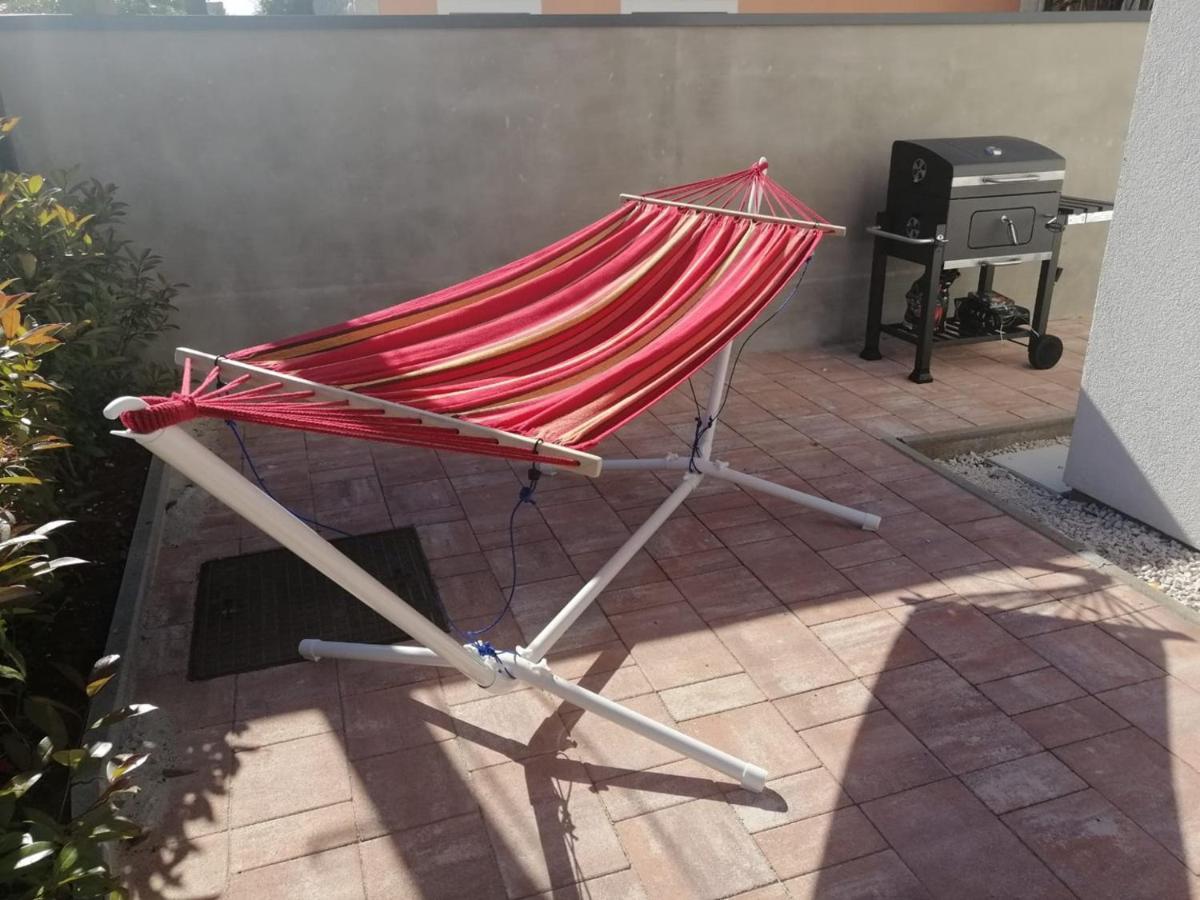 Punta Mary House With Apartment Umag Eksteriør billede