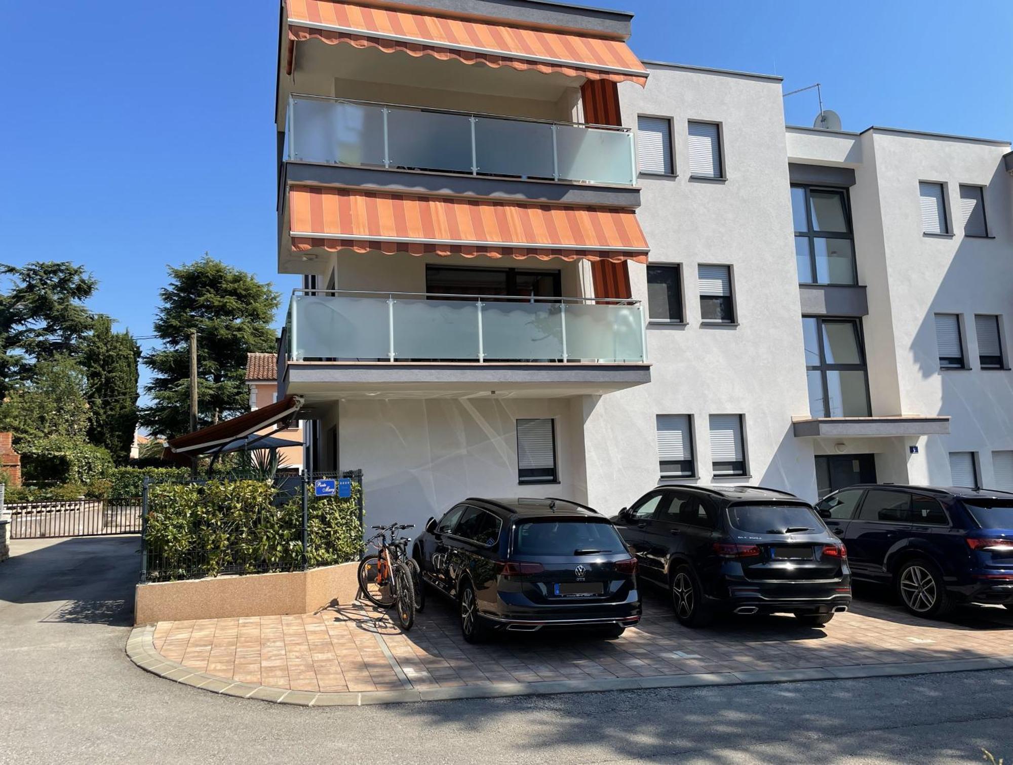 Punta Mary House With Apartment Umag Eksteriør billede