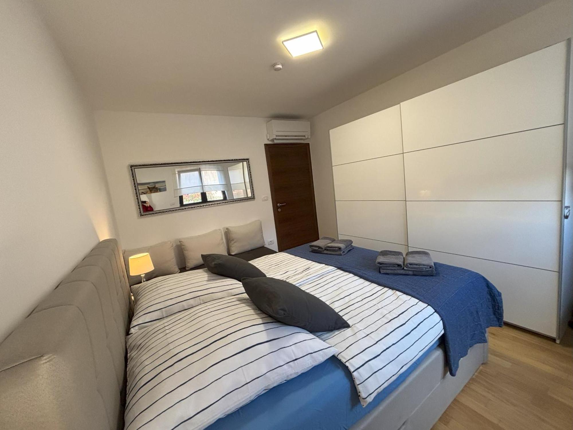 Punta Mary House With Apartment Umag Eksteriør billede