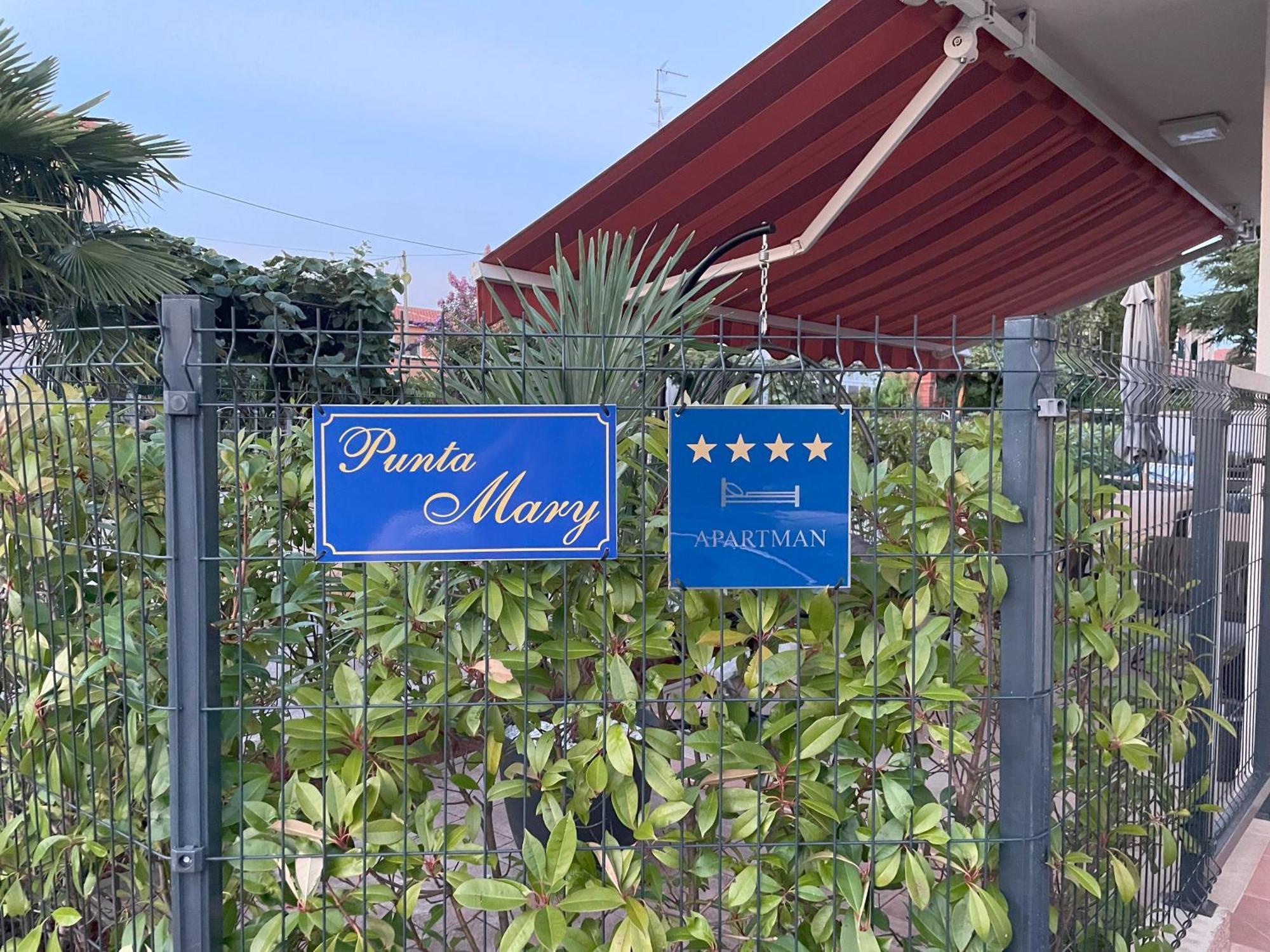 Punta Mary House With Apartment Umag Eksteriør billede
