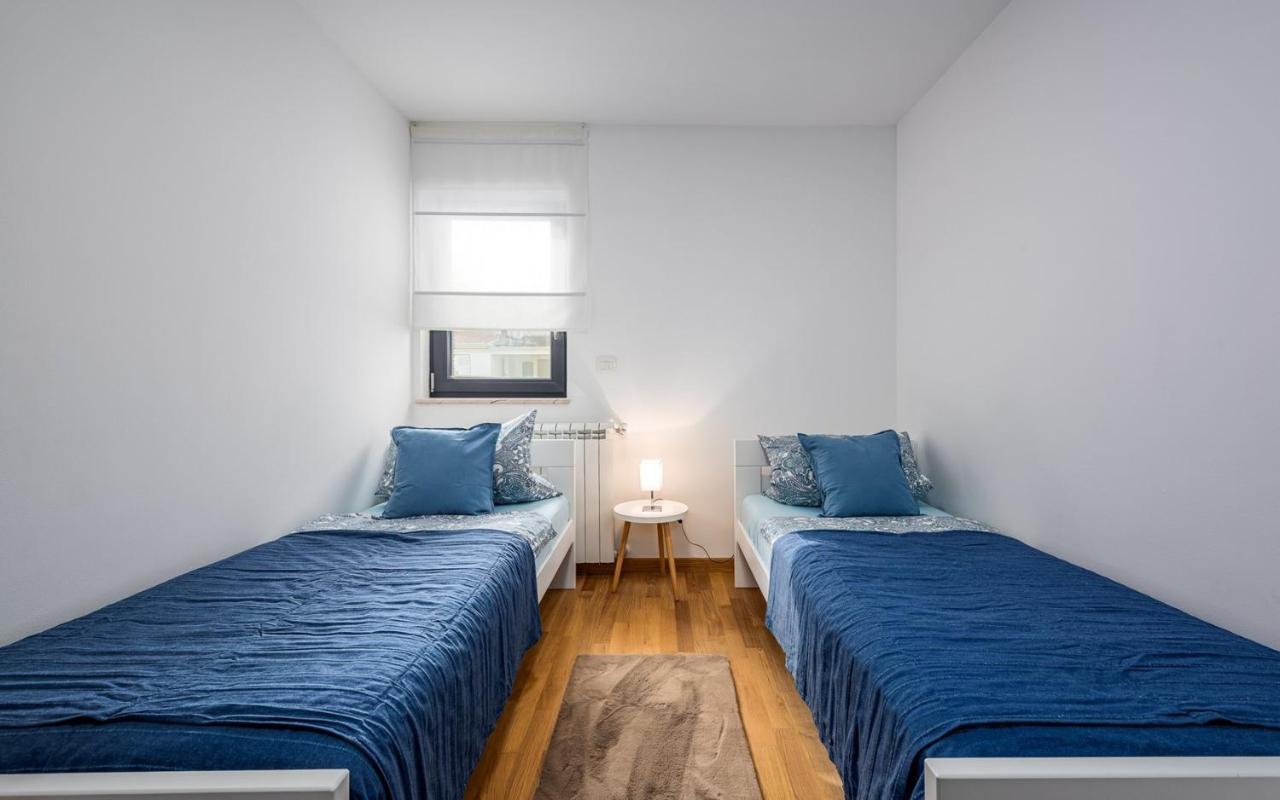 Punta Mary House With Apartment Umag Eksteriør billede