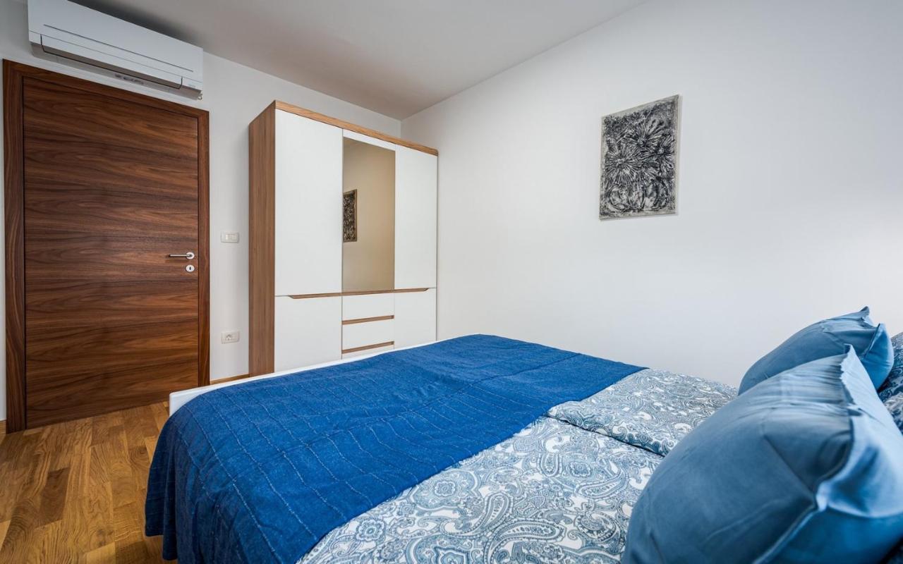 Punta Mary House With Apartment Umag Eksteriør billede