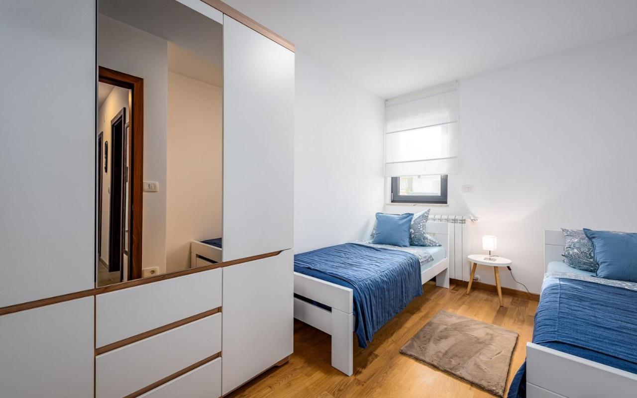 Punta Mary House With Apartment Umag Eksteriør billede